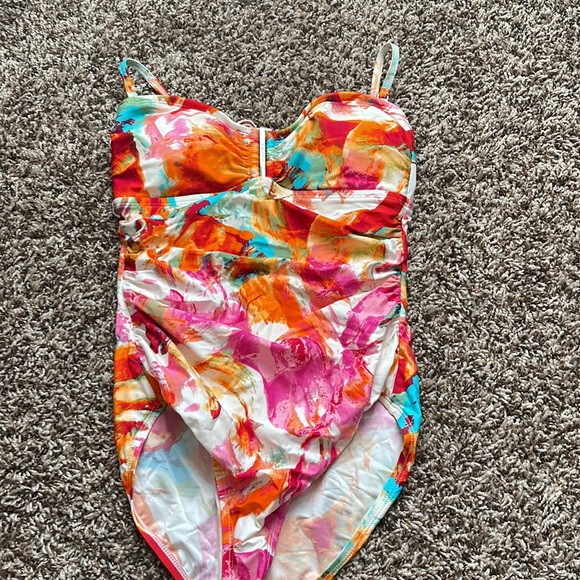 Calvin Klein multi color on piece! - Picture 2 of 4